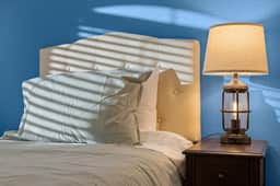 Temple House: Pet-Friendly, 5min Walk to Meta, EV Charger - Professionally Managed by Stay Albatross | Furnished Rentals