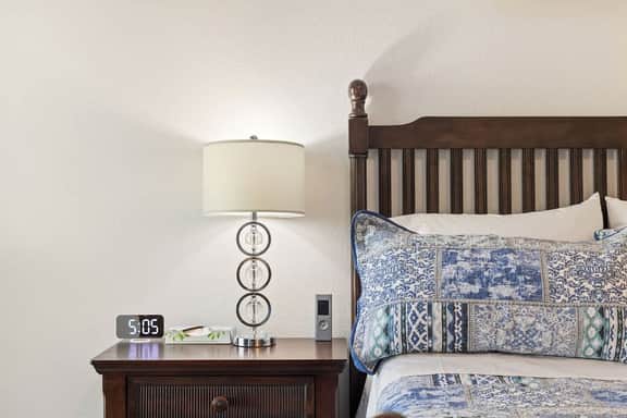 Temple House: Pet-Friendly, 5min Walk to Meta, EV Charger - Professionally Managed by Stay Albatross | Furnished Rentals