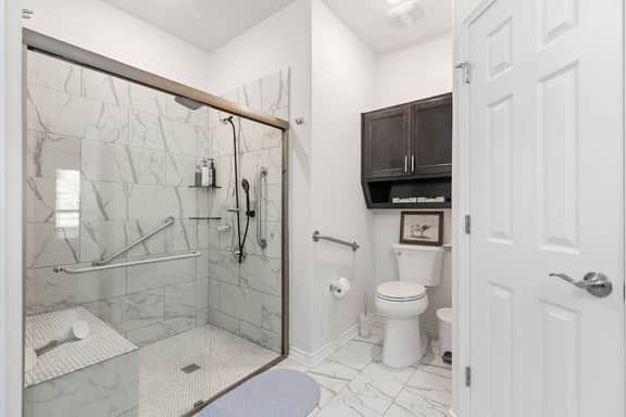 Temple House: Pet-Friendly, 5min Walk to Meta, EV Charger - Professionally Managed by Stay Albatross | Furnished Rentals
