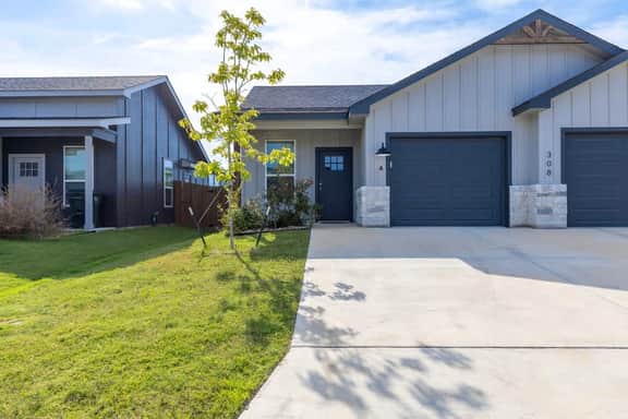 NEW Temple, 12 BD Contractor & Group Friendly