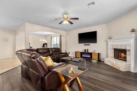 Temple Retreat: Home Theater, Arcade & Pet-Friendly - Professionally Managed by Stay Albatross | Furnished Rentals